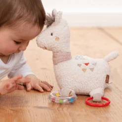 Fehn Peru - Activity Lama Met Ring -Kinderspeelgoed Winkel fehn peru activity lama met ring a273381 3