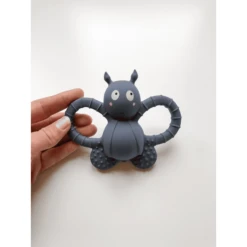 Filibabba Bijtring Felix The Fly Natuurlijk Rubber - Muddly Blue -Kinderspeelgoed Winkel filibabba bijtring felix the fly natuurlijk rubber muddly blue a333556 2