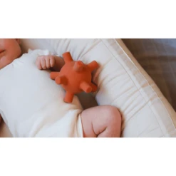 Filibabba Motorische Bal Baby Sense Bal Roest -Kinderspeelgoed Winkel filibabba motorische bal baby sense bal roest a333367 4