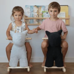 Label Label - Schommelhond - Grijs -Kinderspeelgoed Winkel label label schommelhond grijs a394320 1