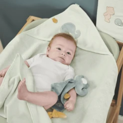 Nattou Romeo, Jules & Sally Mini Knuffelshawl Walvis -Kinderspeelgoed Winkel nattou romeo jules amp sally mini knuffelshawl walvis a390983 3