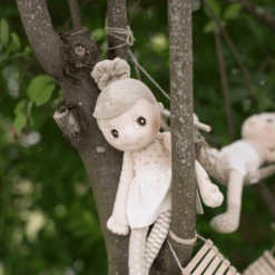 Rubens Barn Doll Iris - Ecobuds 9 Rubens Barn Doll Iris - Ecobuds -Kinderspeelgoed Winkel rubens barn doll iris ecobuds a359751 2