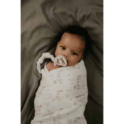 Snoozebaby Organische Dummyband Peach Blush -Kinderspeelgoed Winkel snoozebaby organische dummyband peach blush a351841 3